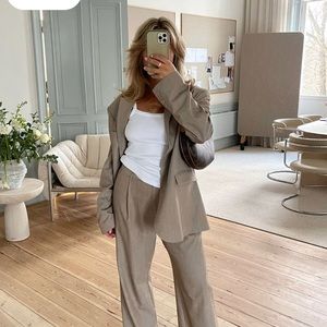 Djerf Avenue Favourite pants in oat size XS
